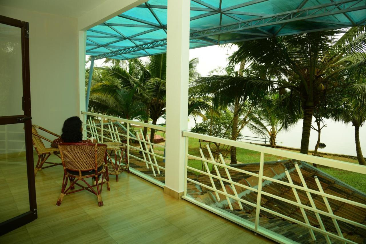 Lake N River Resort Munroe Island Mundrothuruth Exterior photo